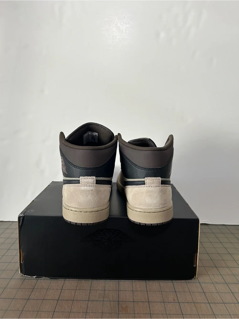 Jordan 1 Mid ‘Khaki Baroque Brown’